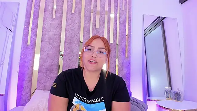 Snapshot of LeahxBarker chatting on March 19, 4:57 am LeahxBarker online show from March 19, 4:57 am