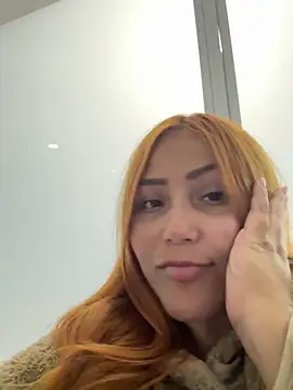 Snapshot of LeahxBarker chatting on October 19, 5:41 am LeahxBarker online show from October 19, 5:41 am