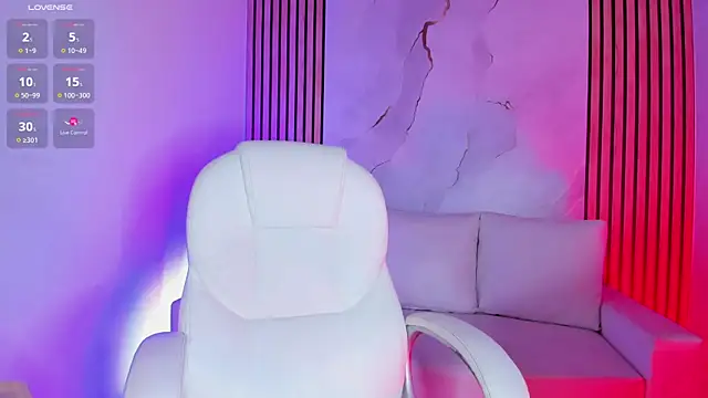 Snapshot of ChloeParkss_ chatting on December 17, 2:45 pm ChloeParkss online show from December 17, 2:45 pm