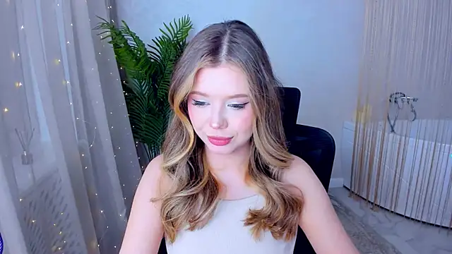 Snapshot of FollowLovee chatting on January 21, 7:39 pm FollowLovee online show from January 21, 7:39 pm