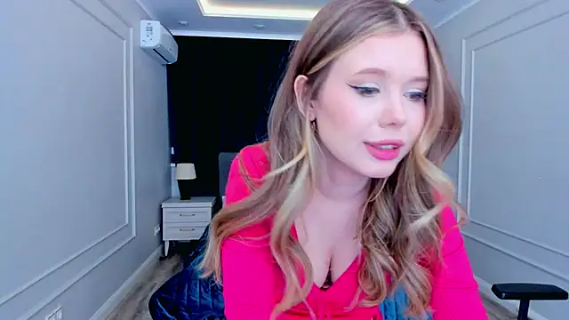 Snapshot of FollowLovee chatting on January 25, 5:40 pm FollowLovee online show from January 25, 5:40 pm