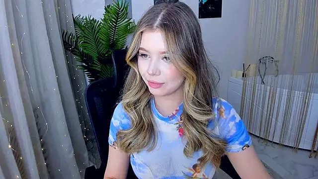 Snapshot of FollowLovee chatting on February 2, 7:57 pm FollowLovee online show from February 2, 7:57 pm