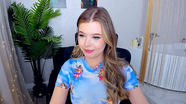 Snapshot of FollowLovee chatting on February 15, 3:06 pm FollowLovee online show from February 15, 3:06 pm