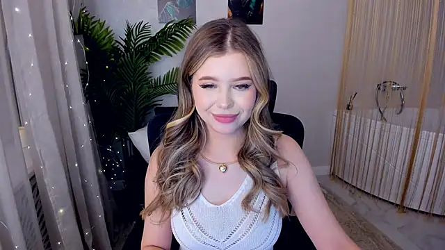 Snapshot of FollowLovee chatting on March 7, 10:54 pm FollowLovee online show from March 7, 10:54 pm