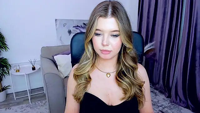 Snapshot of FollowLovee chatting on March 16, 6:12 pm FollowLovee online show from March 16, 6:12 pm