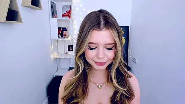 Snapshot of FollowLovee chatting on March 19, 5:50 pm FollowLovee online show from March 19, 5:50 pm