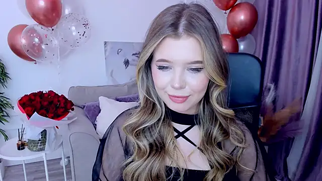 Snapshot of FollowLovee chatting on March 22, 5:52 pm FollowLovee online show from March 22, 5:52 pm