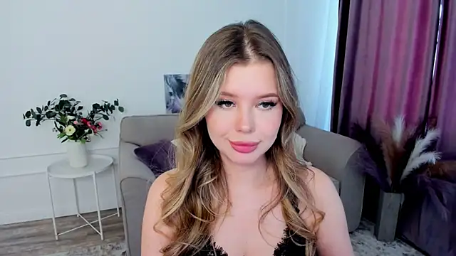 Snapshot of FollowLovee chatting on September 25, 12:09 pm FollowLovee online show from September 25, 12:09 pm