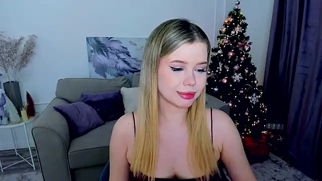 Snapshot of FollowLovee chatting on December 5, 7:43 pm FollowLovee online show from December 5, 7:43 pm