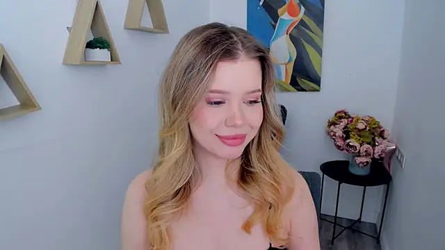 FollowLovee online show from April 8, 8:09 pm