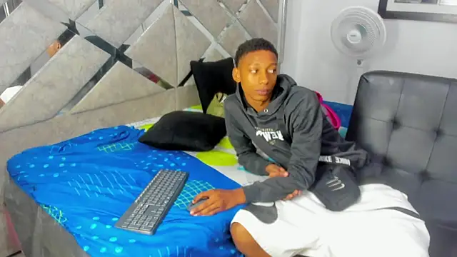 EvaxEmma online show from January 15, 1:26 pm