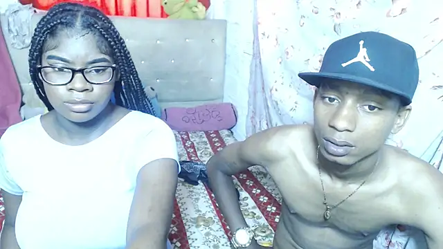 EvaxEmma online show from June 5, 2:12 pm