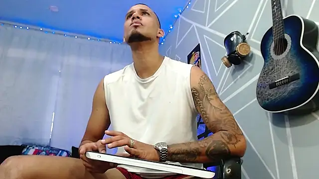 MagnusFrost online show from March 3, 5:07 pm