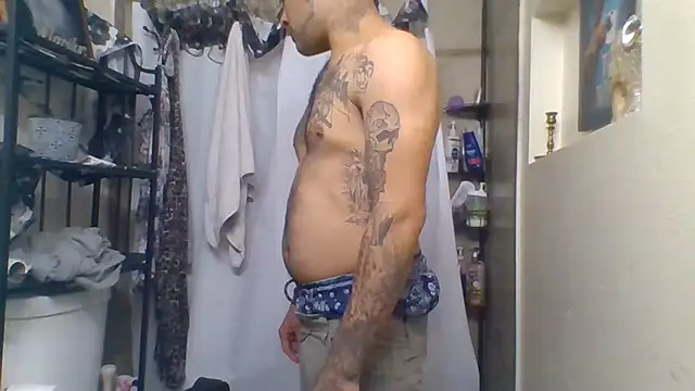 Snapshot of Houstonslong1 chatting on December 27, 4:58 am Houstonslong1 online show from December 27, 4:58 am