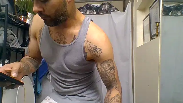 Snapshot of Houstonslong1 chatting on January 15, 5:50 am Houstonslong1 online show from January 15, 5:50 am