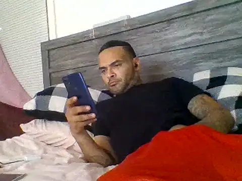 Snapshot of Houstonslong1 chatting on February 7, 5:18 pm Houstonslong1 online show from February 7, 5:18 pm