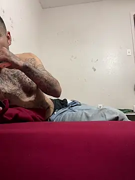 Snapshot of Houstonslong1 chatting on December 16, 4:06 am Houstonslong1 online show from December 16, 4:06 am