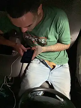 Snapshot of Houstonslong1 chatting on December 17, 1:44 am Houstonslong1 online show from December 17, 1:44 am