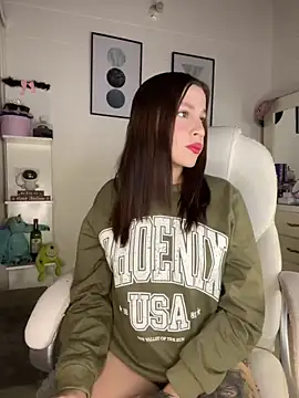 LynnSam  online show from December 19, 2:23 am