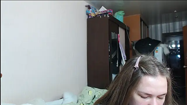 leila bambi  online show from December 31, 1:04 am