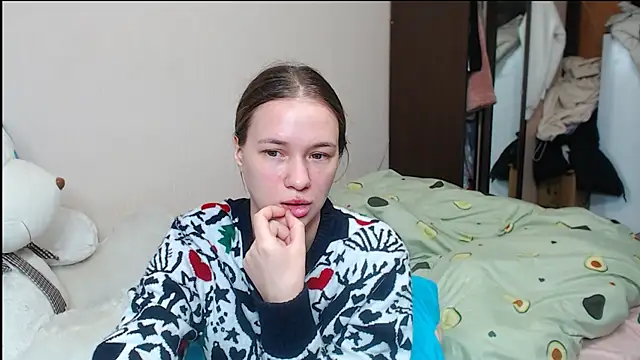 leila bambi  online show from January 24, 1:45 am