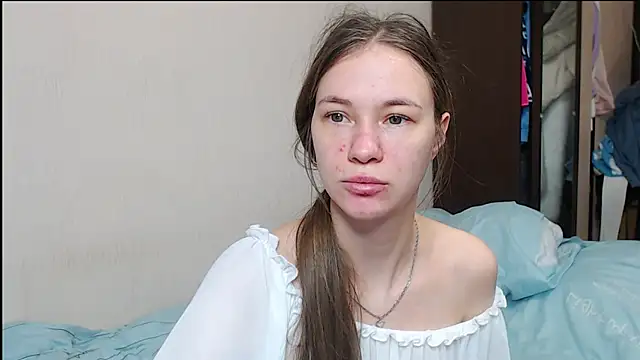 leila bambi  online show from February 10, 2:05 pm