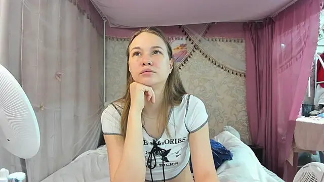 leila bambi  online show from April 9, 9:53 pm