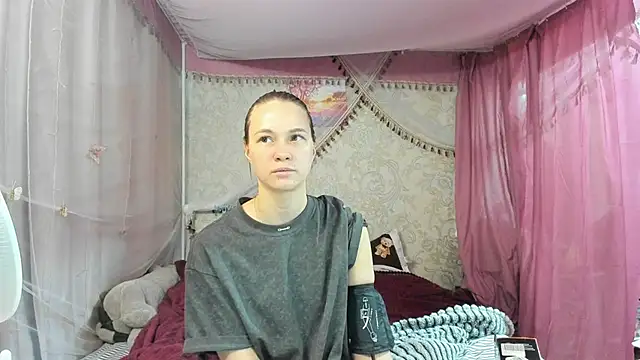 leila bambi  online show from April 22, 1:56 pm