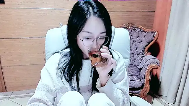 Snapshot of NIAN-er chatting on March 6, 1:03 pm NIAN-er online show from March 6, 1:03 pm