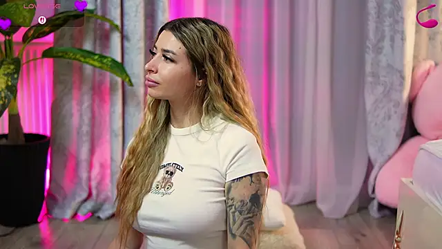 EvaSparks  online show from April 23, 10:45 pm