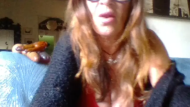Snapshot of gildamilf chatting on April 27, 3:32 pm gildamilf online show from April 27, 3:32 pm