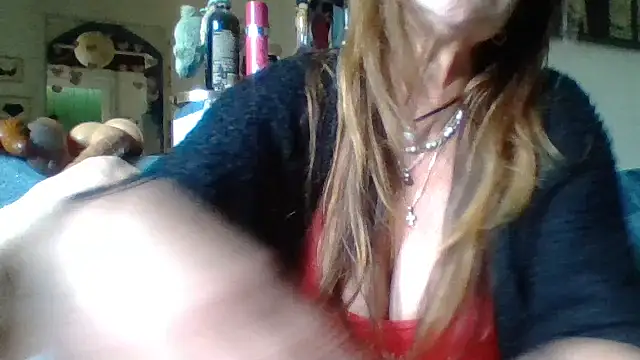 Snapshot of gildamilf chatting on May 8, 3:17 pm gildamilf online show from May 8, 3:17 pm