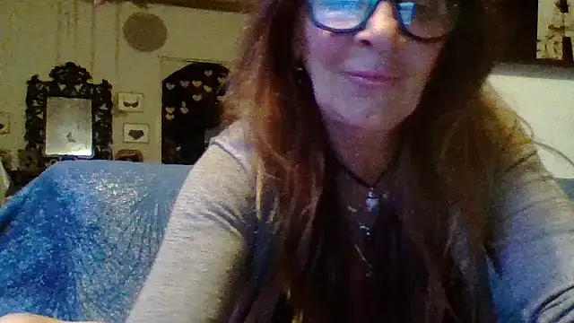 Snapshot of gildamilf chatting on May 25, 7:20 pm gildamilf online show from May 25, 7:20 pm