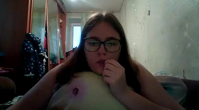 Snapshot of DesireMelissa chatting on January 17, 5:42 am DesireMelissa online show from January 17, 5:42 am