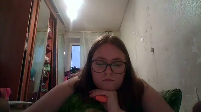 Snapshot of DesireMelissa chatting on February 6, 2:37 pm DesireMelissa online show from February 6, 2:37 pm
