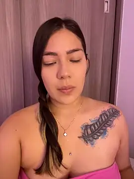Snapshot of Latina_vanessa chatting on December 24, 1:49 am Latina vanessa online show from December 24, 1:49 am