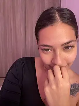 Snapshot of Latina_vanessa chatting on January 10, 1:32 am Latina vanessa online show from January 10, 1:32 am
