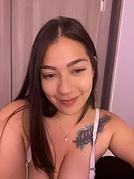 Snapshot of Latina_vanessa chatting on January 15, 2:27 am Latina vanessa online show from January 15, 2:27 am