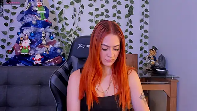 Snapshot of Amypond__ chatting on December 9, 4:15 pm Amypond online show from December 9, 4:15 pm