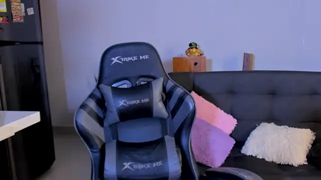 Amypond   online show from April 7, 4:51 pm