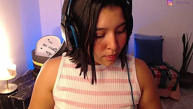 Snapshot of Zetrionn chatting on February 8, 2:36 am Zetrionn online show from February 8, 2:36 am