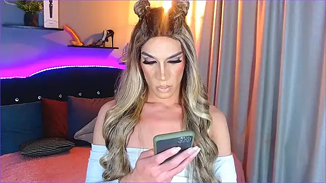 Snapshot of camila_hootie chatting on December 24, 7:49 am camila hootie online show from December 24, 7:49 am