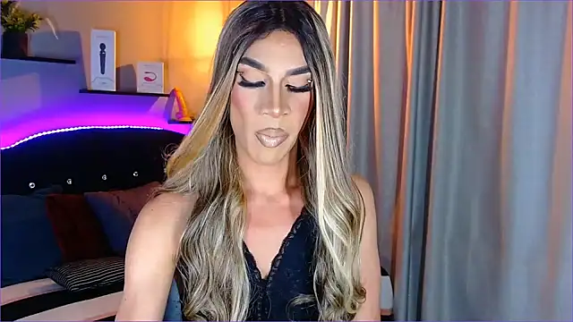 Snapshot of camila_hootie chatting on January 12, 3:07 am camila hootie online show from January 12, 3:07 am