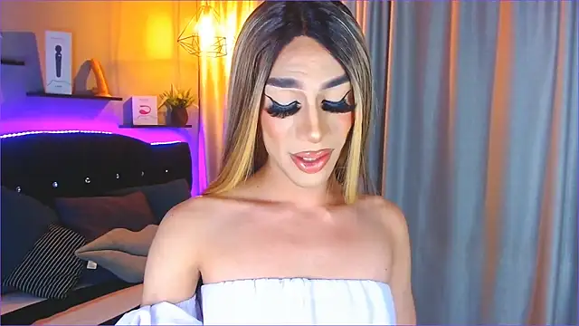 Snapshot of camila_hootie chatting on January 16, 3:34 am camila hootie online show from January 16, 3:34 am