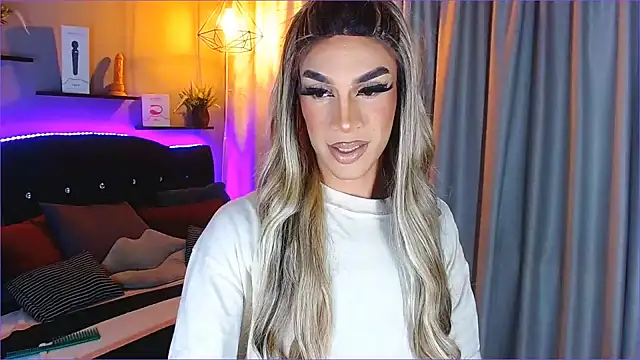 Snapshot of camila_hootie chatting on January 22, 3:20 am camila hootie online show from January 22, 3:20 am