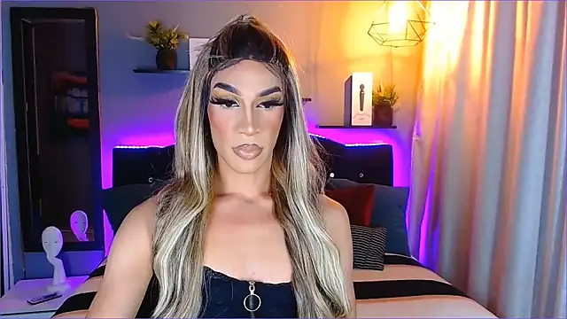 Snapshot of camila_hootie chatting on January 23, 3:26 am camila hootie online show from January 23, 3:26 am