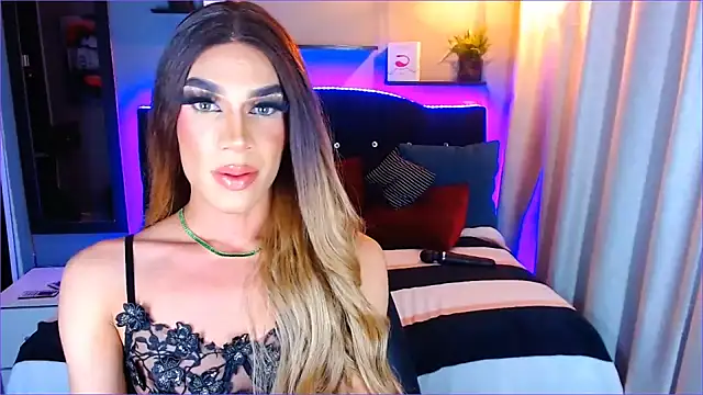 Snapshot of camila_hootie chatting on January 27, 7:35 am camila hootie online show from January 27, 7:35 am