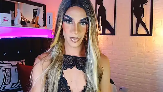 Snapshot of camila_hootie chatting on February 5, 3:45 am camila hootie online show from February 5, 3:45 am