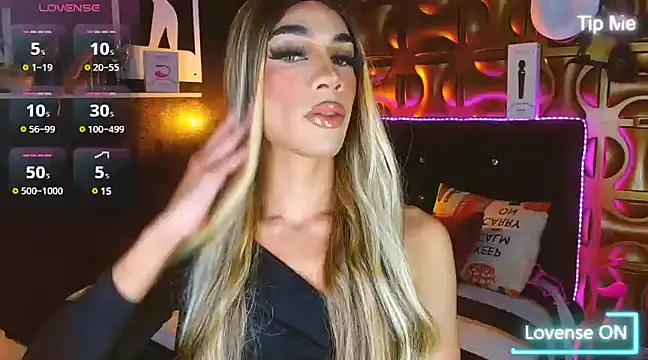 Snapshot of camila_hootie chatting on February 10, 3:03 am camila hootie online show from February 10, 3:03 am