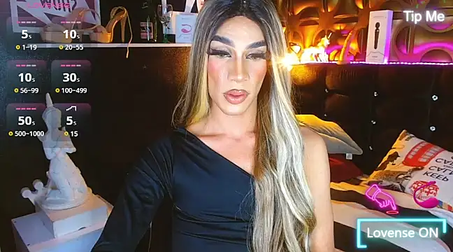 Snapshot of camila_hootie chatting on February 10, 7:47 am camila hootie online show from February 10, 7:47 am